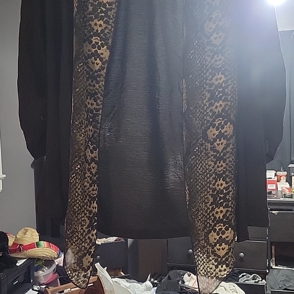 Shaw, large, snake print , flowy - Picture 4 of 6